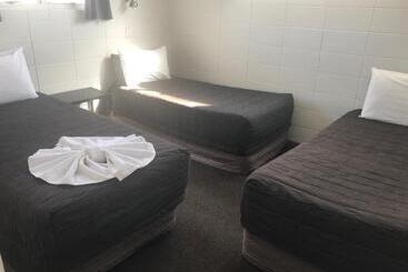 Gateway International Motel