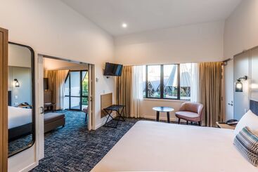 هتل Chateau On The Park  Christchurch, A Doubletree By Hilton