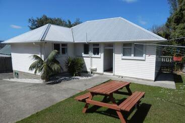 هتل Cheviot Park Motor Lodge