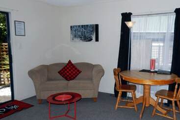 هتل Cheviot Park Motor Lodge