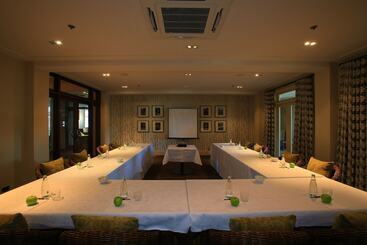 Distinction Te Anau Hotel & Villas