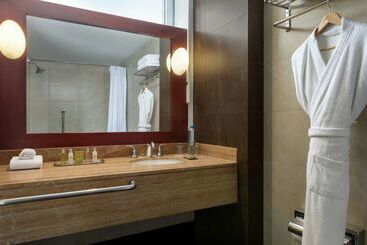 ホテル Doubletree By Hilton Lima Miraflores El Pardo