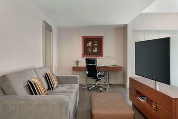 ホテル Doubletree By Hilton Lima Miraflores El Pardo
