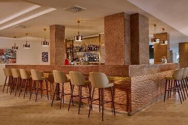 هتل Holiday Inn Algarve