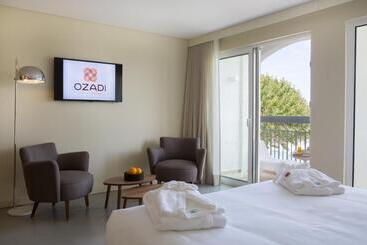 هتل Ozadi Tavira