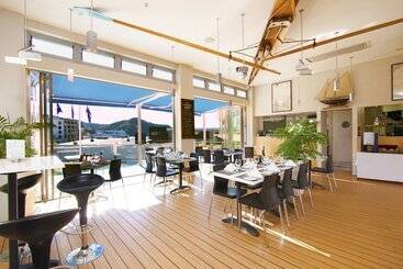 هتل Picton Yacht Club