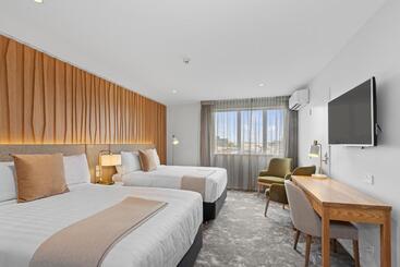 Elms Christchurch, Ascend Hotel Collection