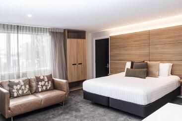 Elms Christchurch, Ascend Hotel Collection