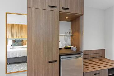 Elms Christchurch, Ascend Hotel Collection