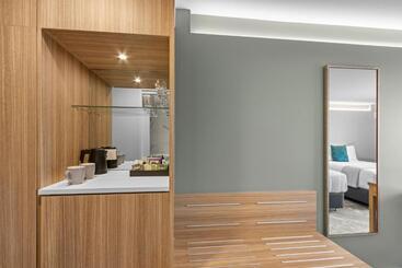 Elms Christchurch, Ascend Hotel Collection