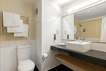 Elms Christchurch, Ascend Hotel Collection