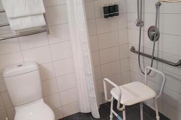 Elms Christchurch, Ascend Hotel Collection
