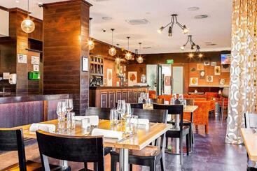 Elms Christchurch, Ascend Hotel Collection