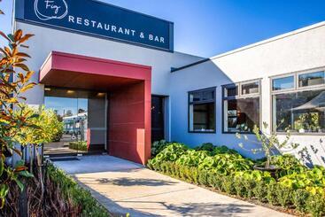 Elms Christchurch, Ascend Hotel Collection