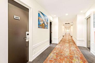 Elms Christchurch, Ascend Hotel Collection