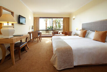 Suite Hotel Eden Mar Portobay