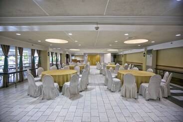 هتل The Mansion