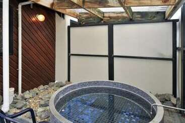 هتل Wylie Court Motor Lodge