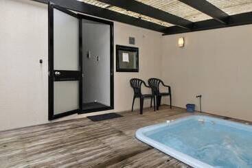 هتل Wylie Court Motor Lodge