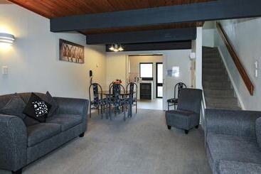 هتل Wylie Court Motor Lodge