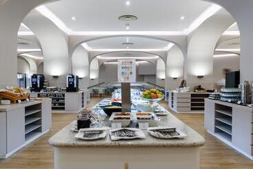 Jupiter Albufeira Hotel, Family & Fun