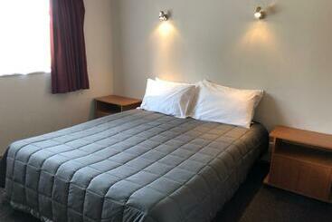 The Highwayman Motel