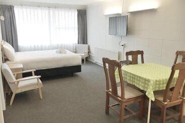 Thermal Oak Motel