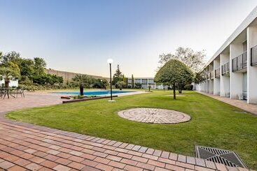 هتل African Sky Harrismith Inn