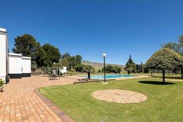هتل African Sky Harrismith Inn