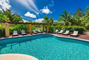 هتل Aitutaki Lagoon Private Island Resort
