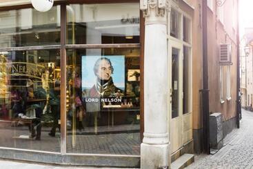 هتل Lord Nelson