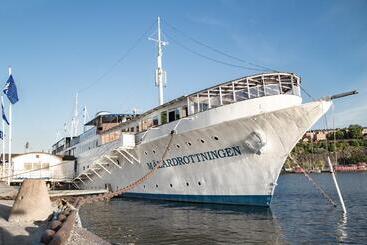 هتل Mälardrottningen Yacht