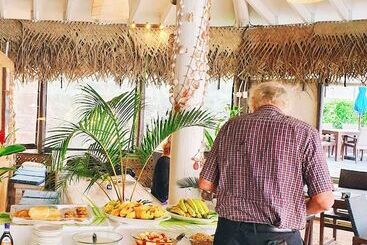 هتل Manuia Beach Resort