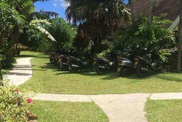 هتل Palm Grove