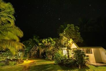 هتل Palm Grove