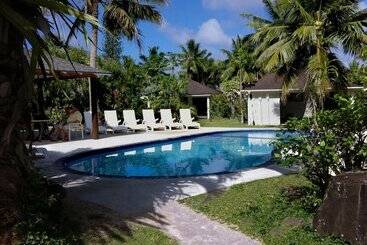 هتل Palm Grove