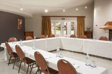 Protea Hotel By Marriott Oudtshoorn Riempie Estate