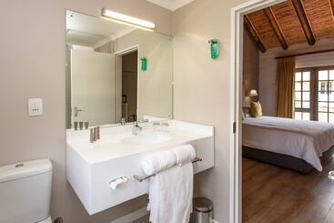 Protea Hotel By Marriott Oudtshoorn Riempie Estate
