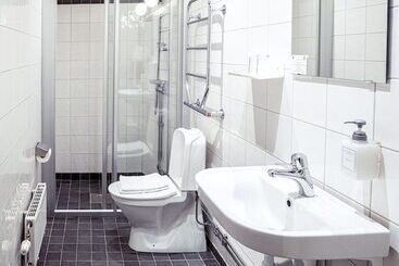Queen S Hotel By First Hotels