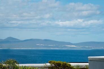 هتل The Marinehermanus