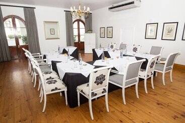هتل The Marinehermanus