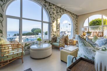 هتل The Marinehermanus