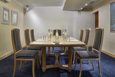 Peninsula All Suite Hotel By Dream Resorts