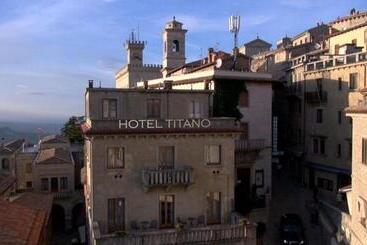 هتل Titano