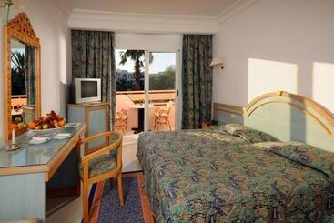 Abou Sofiane Hotel Families And Couples