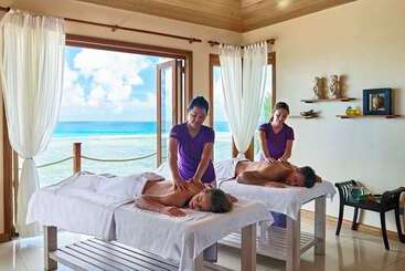 هتل Doubletree By Hilton Seychelles   Allamanda Resort & Spa