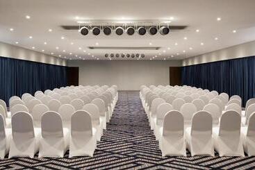هتل Four Points By Sheraton Dar Es Salaam New Africa