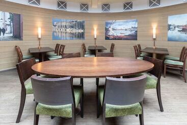 هتل Holiday Inn Turku