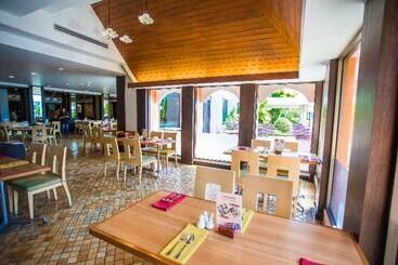 هتل Phuket Merlin