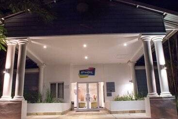 هتل Premier Splendid Inn Bayshore